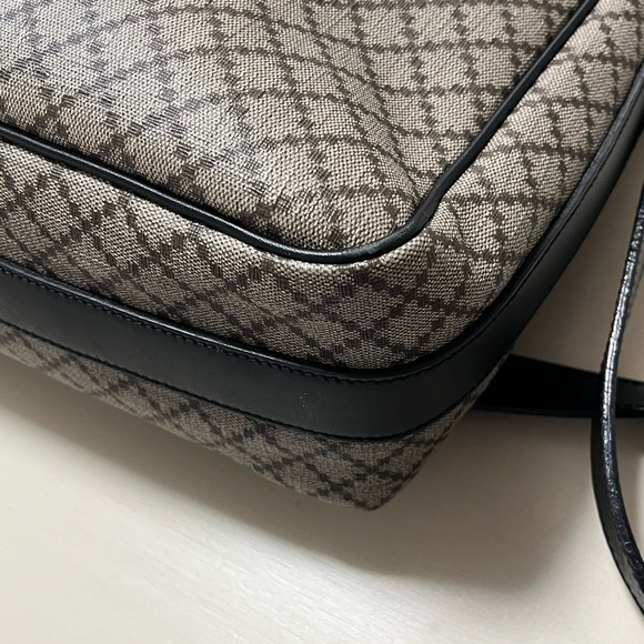 Authentic Gucci Messenger Bag - Picture 5 of 16